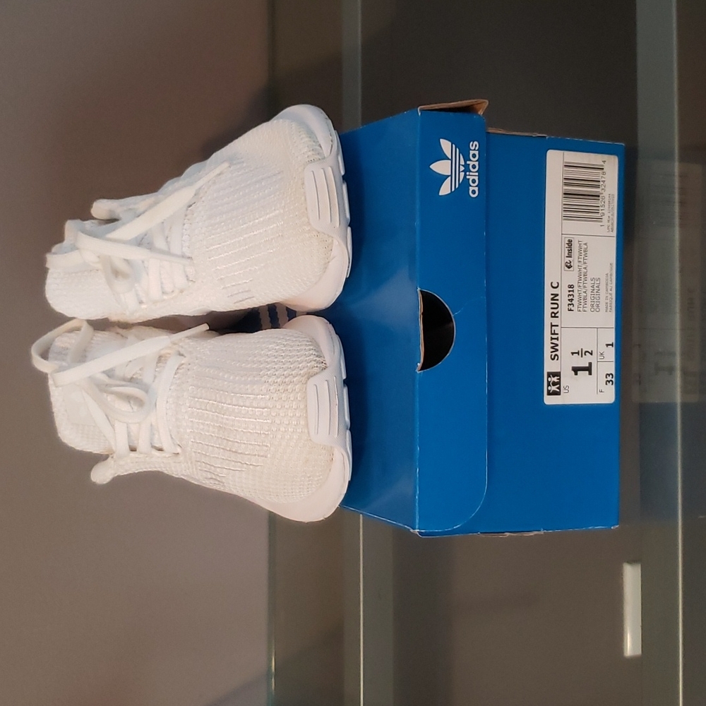 ADIDAS SWIFT RUN C